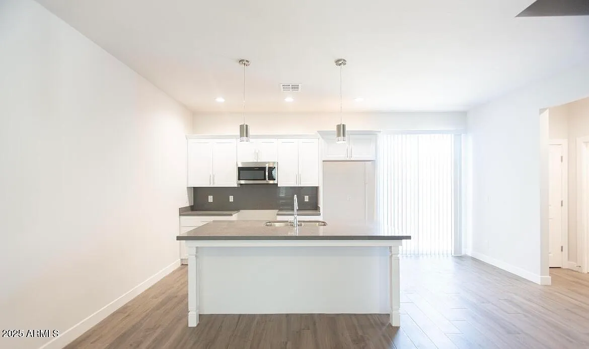 3 bed, 2.5 bath, 1776 sqft, $2,395 — Photo 4