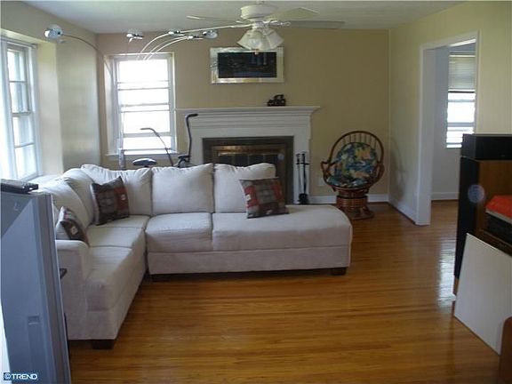 3rd image of 1233 Concord Ave
