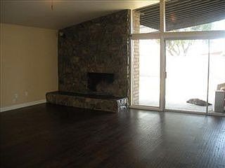 4th image of 21696 Stockdale Hwy