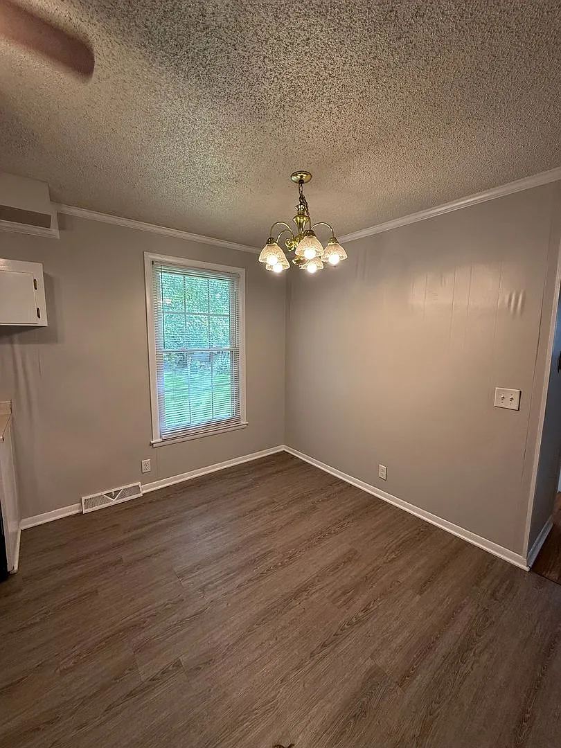3BR Brick Home with Beautiful Hardwood Floors — Photo 3