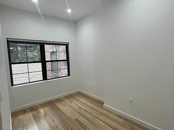 2nd image of 172 Elizabeth St #3C