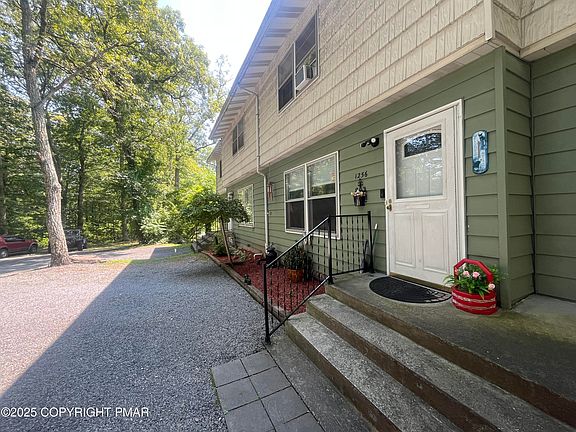 2nd image of 1256 Chateau Dr