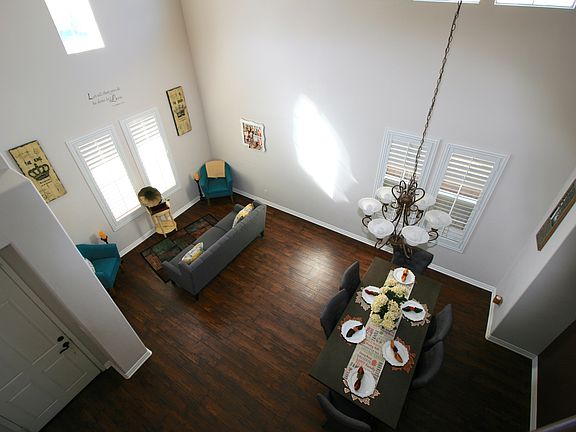 2nd image of 24078 Esmeralda Ct