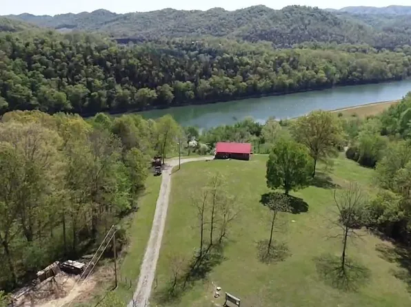 Holiday Ln, Tazewell, TN 37879