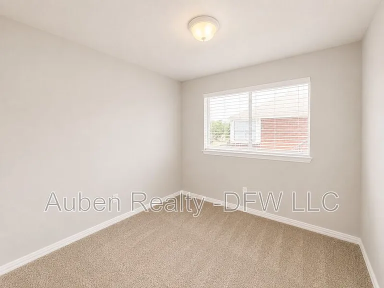 434 Chestnut Ln — Photo 16