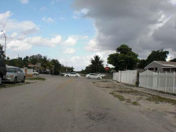 4th image of 3210 NW 82nd St