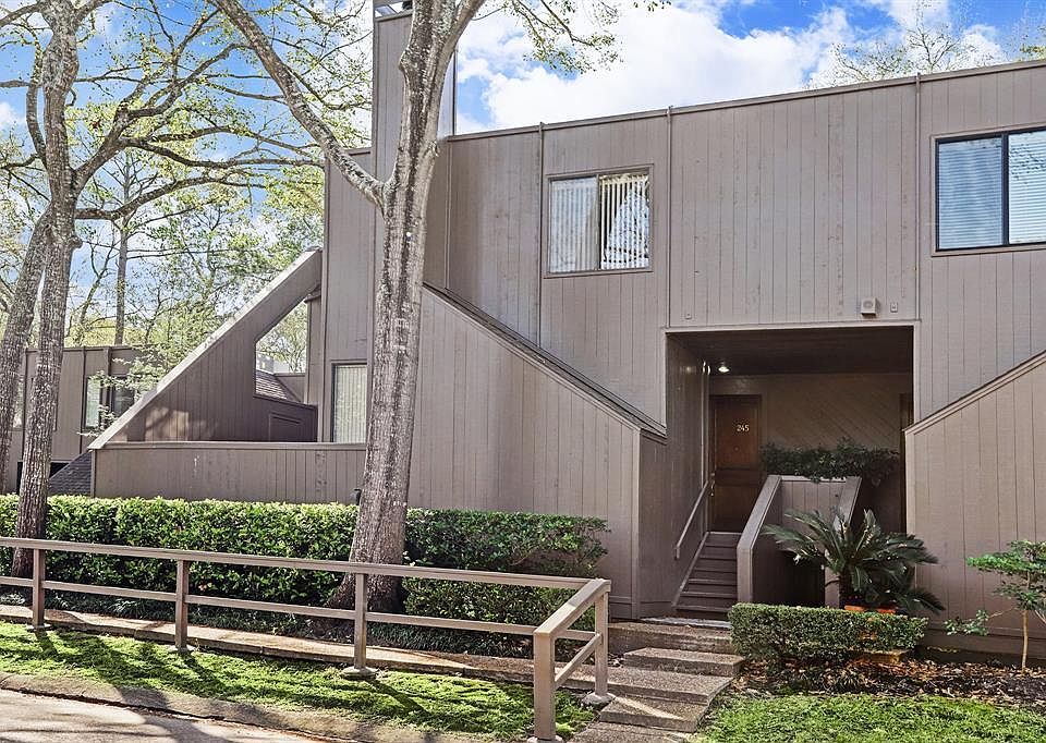 The wooded community of Ethan's Glen has a swimming pool, tennis courts and a lake. It is walking distance to restaurants and shopping and zoned to excellent Spring Branch Schools