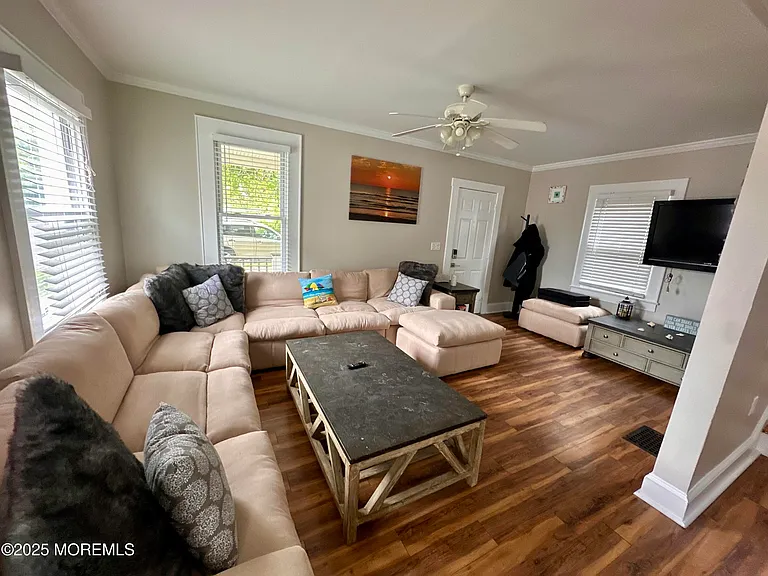 612 Sylvania Ave — Photo 18