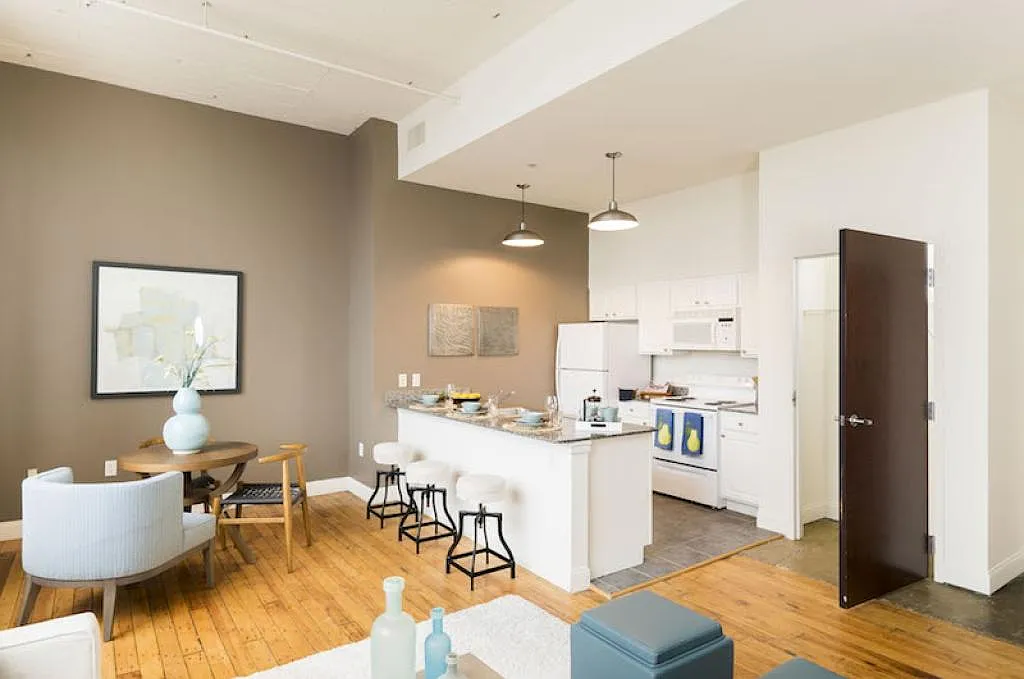 305 DUTTON STREET — Photo 1