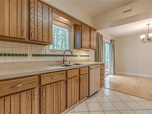4th image of 6790 Eastgate Dr