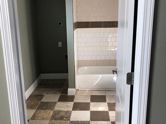 4th image of 19 E Woodrow Ave #B