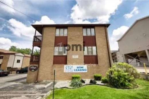 955 4th St #4 photo 1