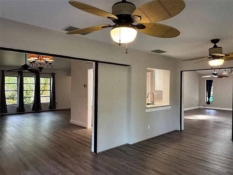 10123 Bay Ave — Photo 9