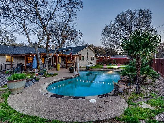 5th image of 409 Clark Ln