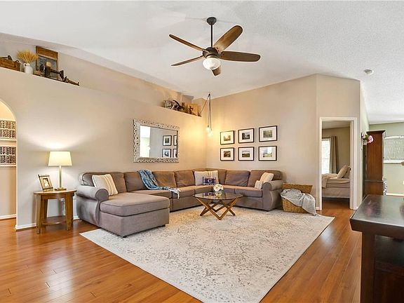 5th image of 157 Zachary Wade St