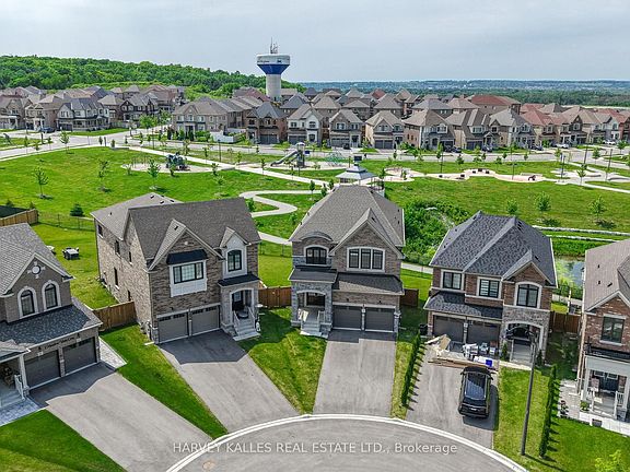 3rd image of 4 Meadow Vista Cres