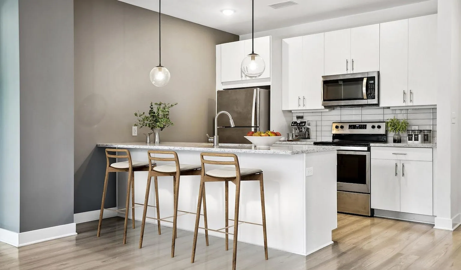 50 Front Luxury Apartments — Photo 2
