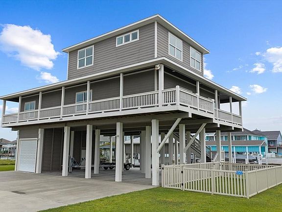 3rd image of 1205 Lagoon Dr