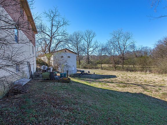 5th image of 903 N Graycroft Ave