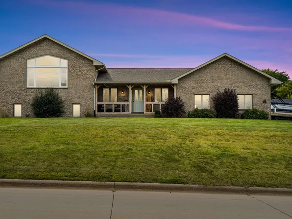 102 Woodland Dr, Guttenberg, IA 52052