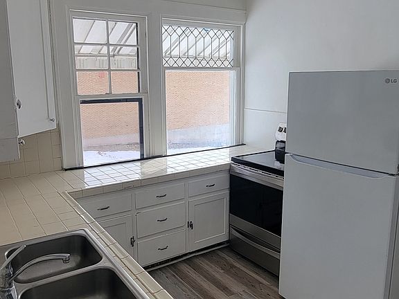 2nd image of 146 8th St #2