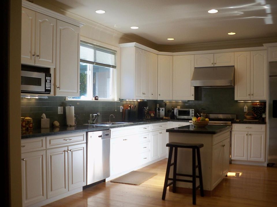2nd image of 428 Poplar St