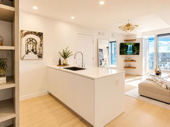 5th image of 1480 Howe St #3809