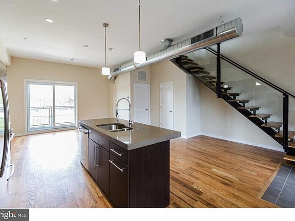3rd image of 1247 E Columbia Ave #33