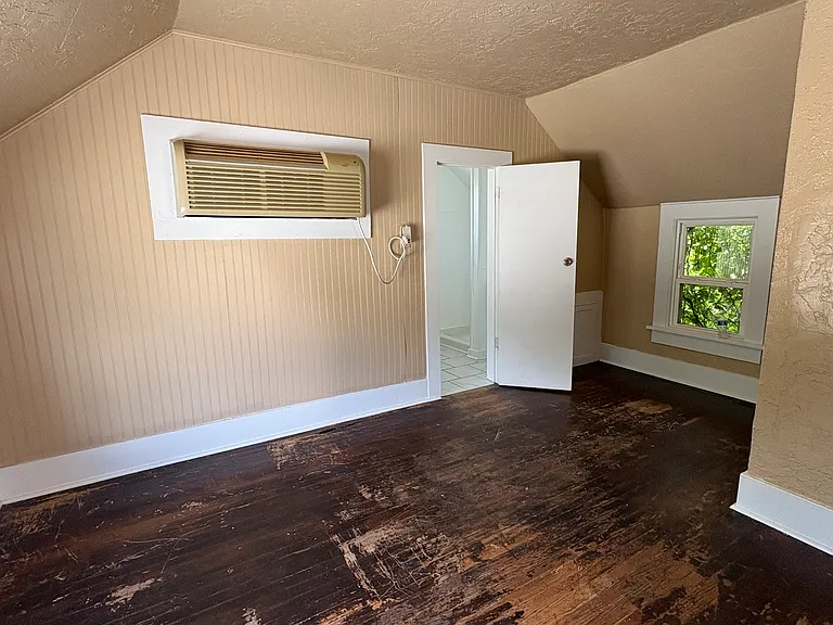 523 1/2 E Harrison Ave — Photo 4