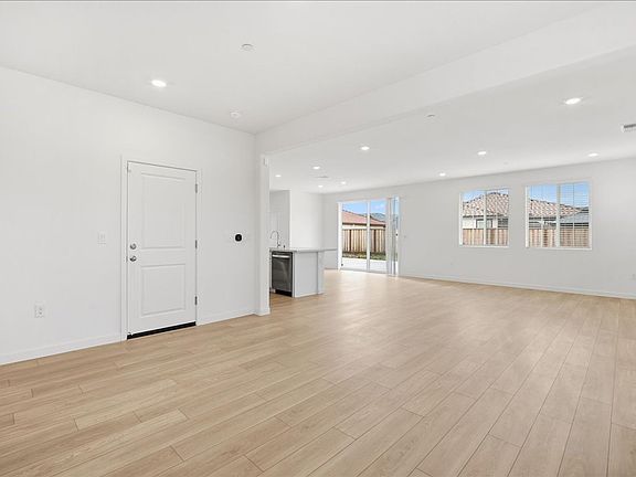 5th image of 10112 Yanna Way