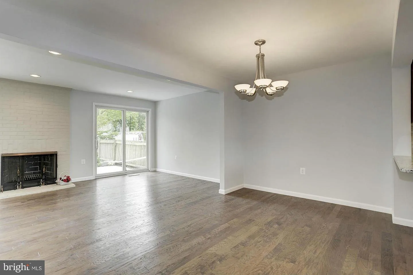 3 bed, 1900 sqft, $3,000 — Photo 2
