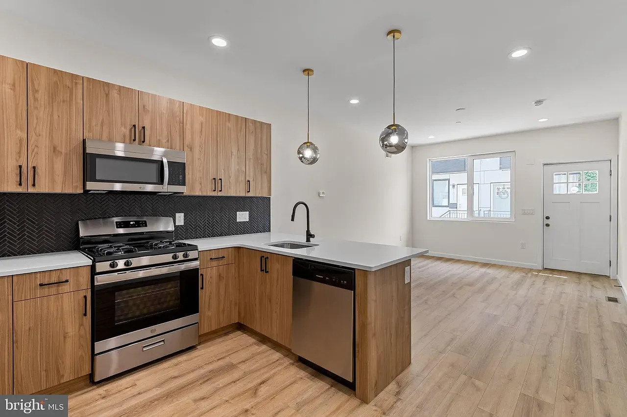 3 bed, 1850 sqft, $2,700 — Photo 1