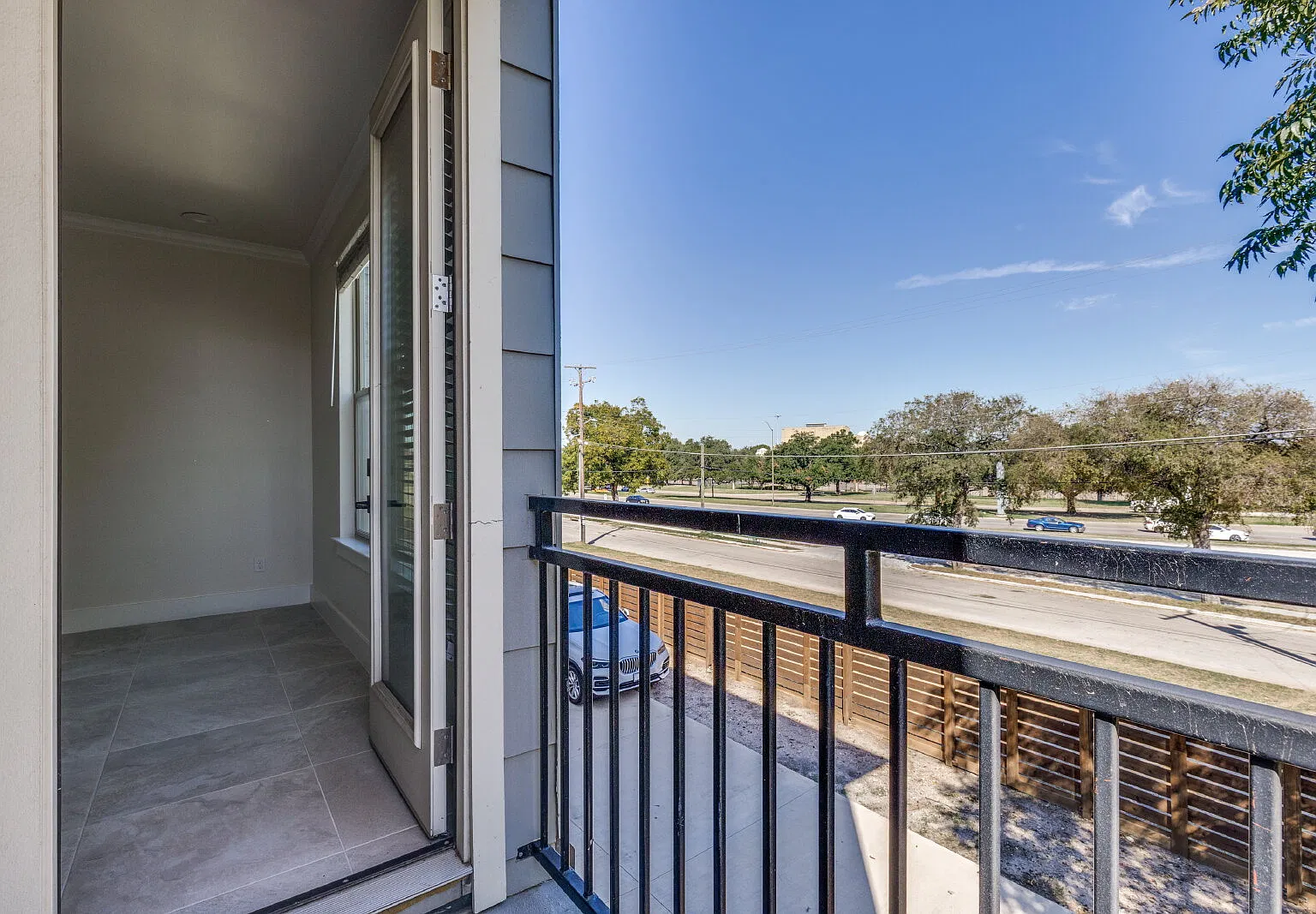 2 bed, 3.5 bath, 1456 sqft, $2,300 — Photo 2