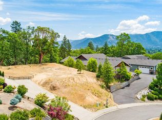 166 NW Native Run Loop, Grants Pass, OR 97526