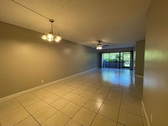 4th image of 2967 Riverside Drive #109