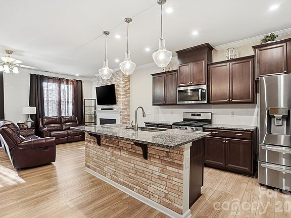 4th image of 16038 Red Buckeye Ln