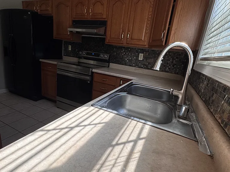 2101 Sovereign Ln — Photo 5