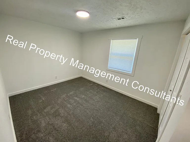 2201 Twin Oaks Dr — Photo 11