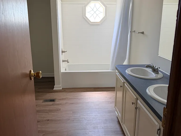 410 Thornburg Rd — Photo 9