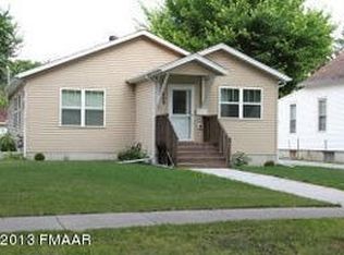 1409 10th St S, Fargo, ND 58103
