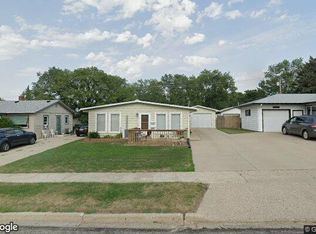 1121 1st St SE, Minot, ND 58701
