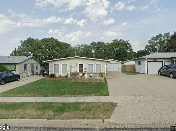 1121 1st St SE, Minot, ND 58701