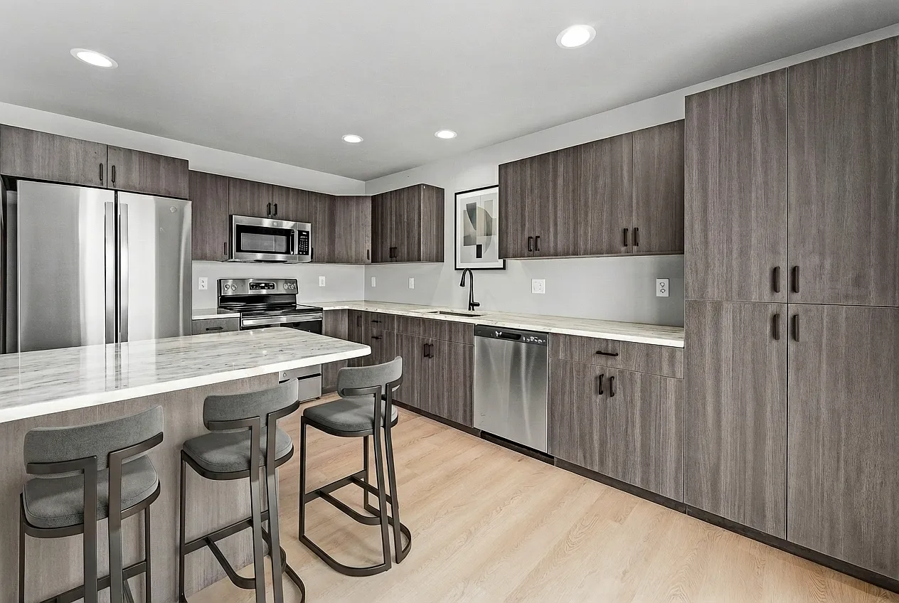 3 bed, 2.5 bath, 1756 sqft, $2,050 — Photo 1