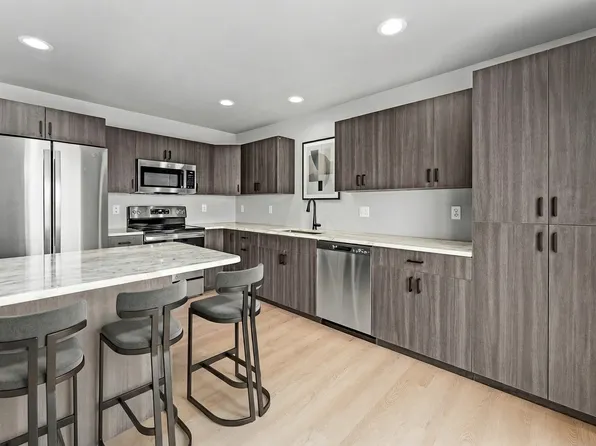 1409 Thatcher St, Harrisburg, SD 57032