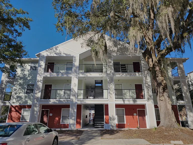 2360 SW Archer Rd #208 — Photo 1