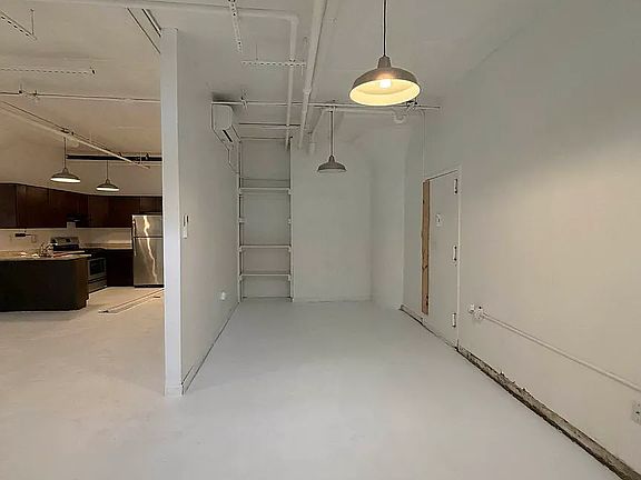 4th image of 315 Berry St #6