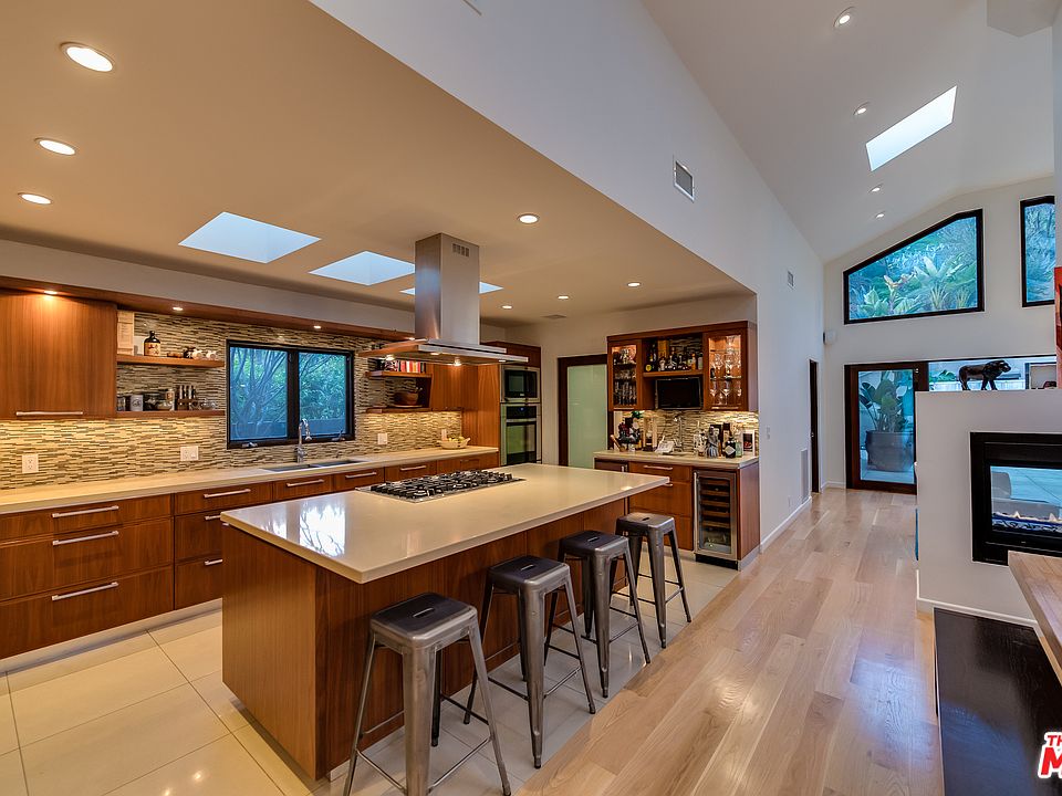 1st image of 5555 Green Oak Dr