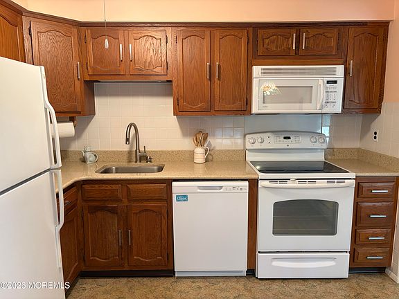 5th image of 30 Milford Avenue #52