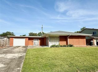 1912 Holiday Dr, New Orleans, LA 70114