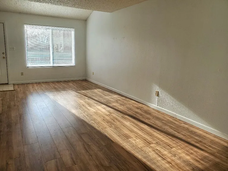 114 Wisconsin Ave #9 — Photo 3